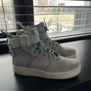 WMNS SF AIR FORCE 1 MID 'LIGHT PUMICE'